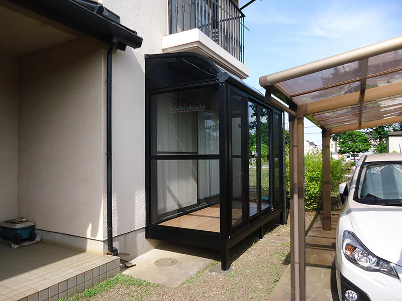 雨でも洗濯物を干せるサンルーム