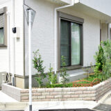 町中に現れた暖かみがある緑の空間