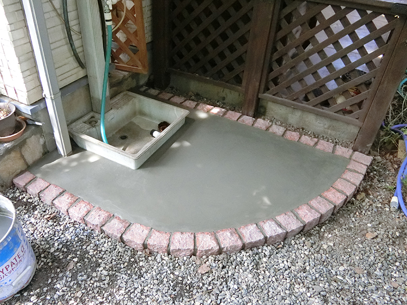 段差を低くして入りやすい水栓受けに
