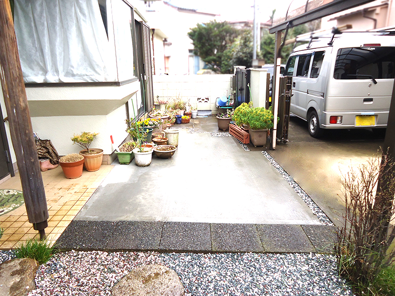 鉢植えも喜ぶコンクリート施工のお庭