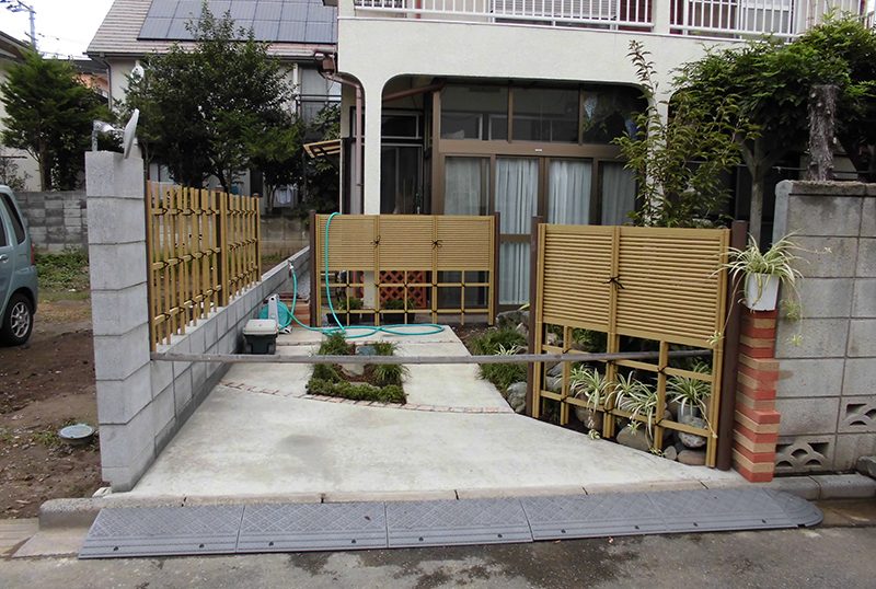 和風の庭に合わせた駐車場 ブロック マイスターの施工事例